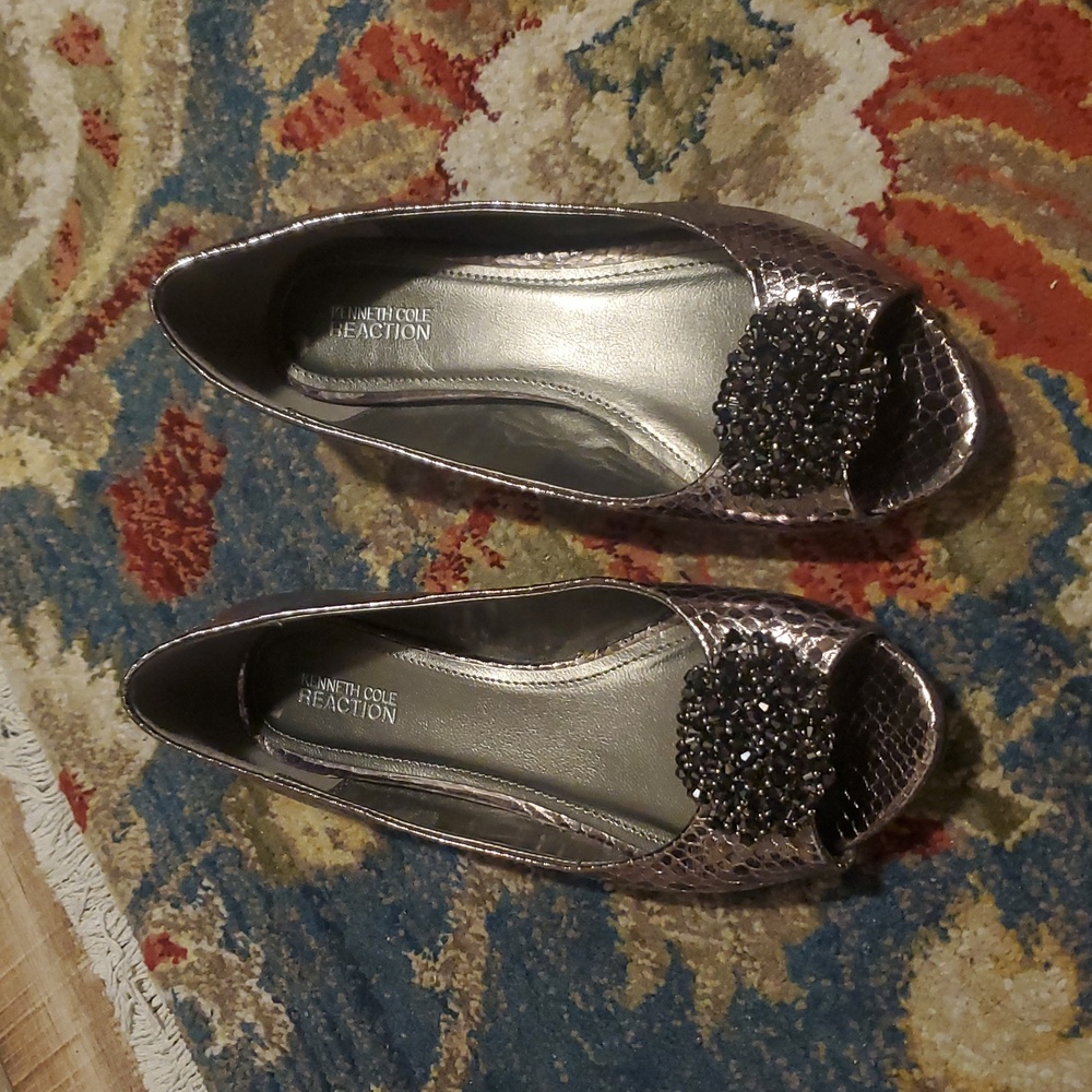 Kenneth Cole REACTION Metallic Gray Snakeskin Beaded Open Toe Flats